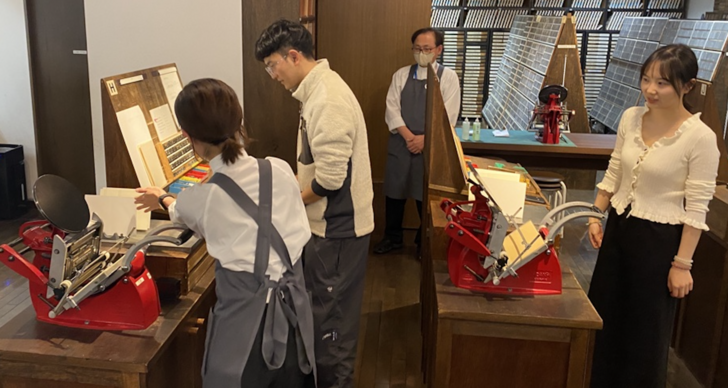 石井准教授の「キャリア形成」の授業で印刷博物館を訪問しました | Professor Ishii and his class students visited Printing Museum, Tokyo