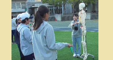 女子ソフトボール部との連携活動