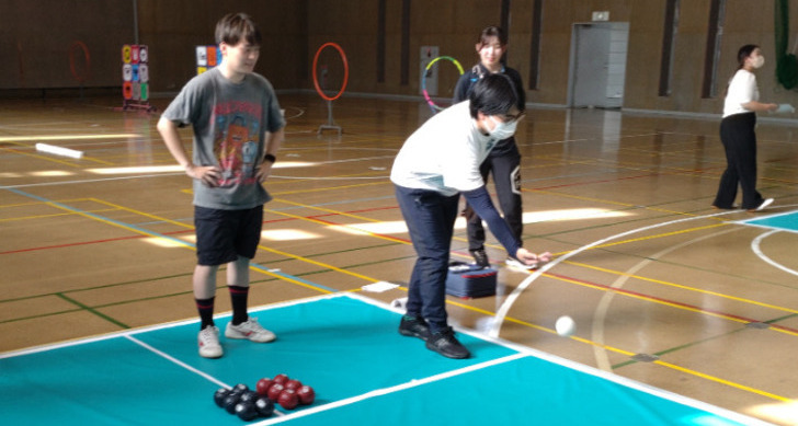 【地域とつながる】 学内でパラスポーツを体験しました