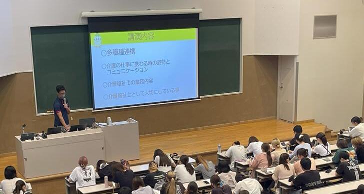 ライフステージIPEB（専門職講演・介護福祉士）授業風景 学部学科　　2024.06.14　開催