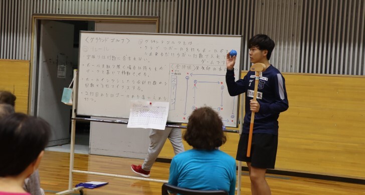 健康体力づくり講座グラウンド・ゴルフを楽しもう！　経営情報学部生がサポート