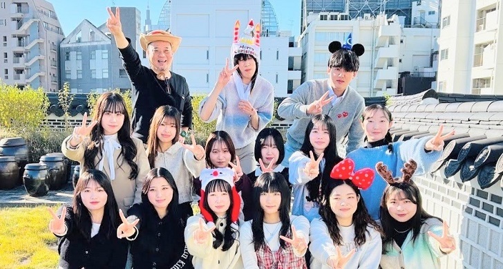 日韓協働ゼミが「サンタさんにとどけ! ねがいごとツリー」開催