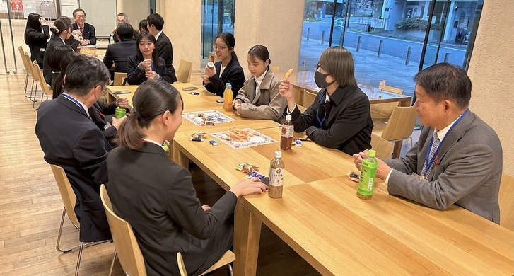 観光学部独自の就職支援　就職相談会・卒業生との交流会を開催