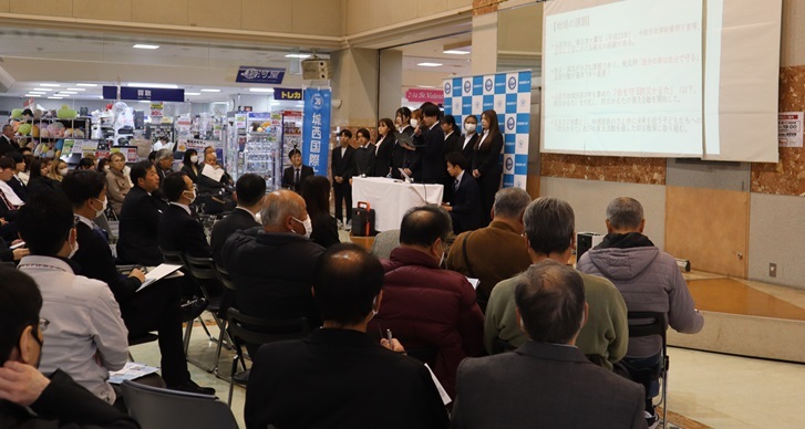 東金市サンピアで域学共創プロジェクトの発表会を行いました。