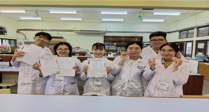 シラパコーン大学薬学生サマースクールに参加しました