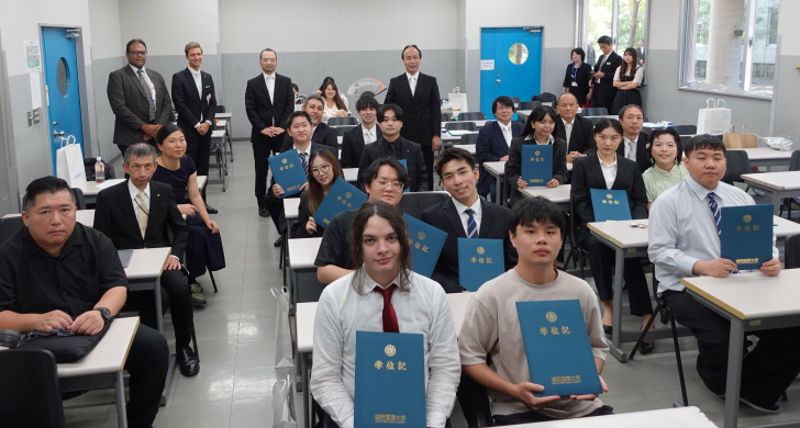 2025年度秋季学位記授与式が行なわれました