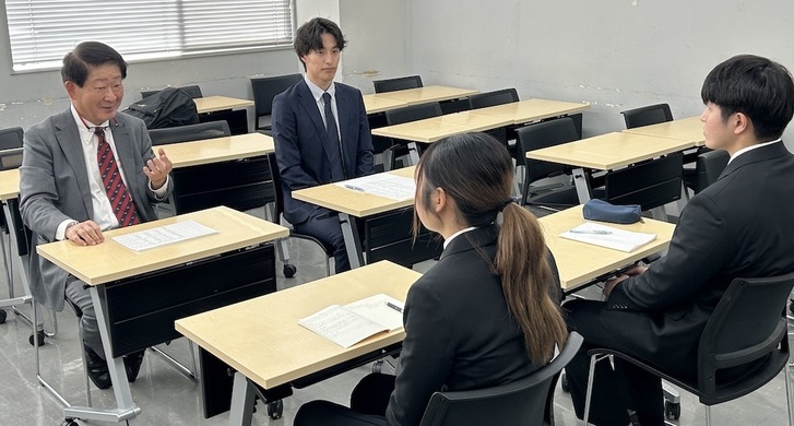 観光学部独自の就職支援 : 就職相談会・卒業生との交流会を開催