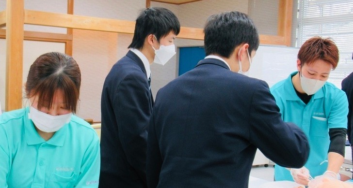 千葉学芸高等学校　福祉コース2年生の皆さんと合同授業を実施しました。(２/17)&nbsp;