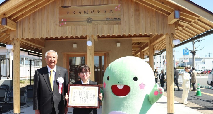東金駅東口改札待合スペースの愛称「さくら結びテラス」本学学生が考案