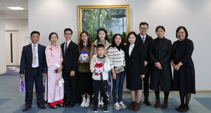 卒業式に、海外からご父母がいらっしゃいました