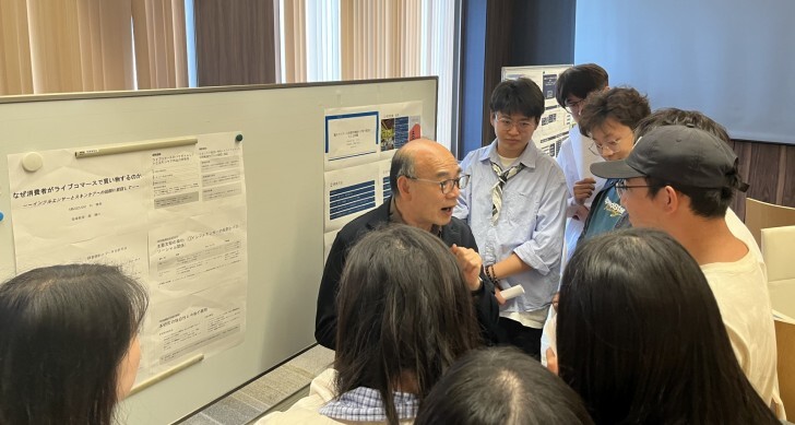 ポスターセッション形式での修士論文作成計画発表会を実施