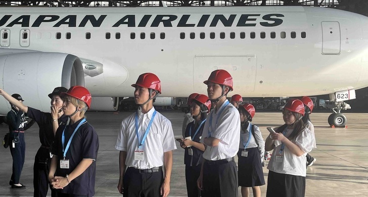 航空・鉄道ビジネスの「人と仕事」を現場で学びました