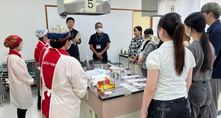 フィールドワーク： 「九都県市合同防災訓練」にむけた応急給食訓練の練習