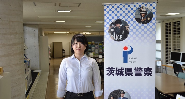 警察官になった卒業生が説明会に来てくれました