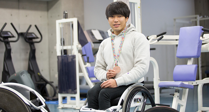 東京マラソン2017鈴木朋樹選手（車いすマラソン）が３位に入賞しました