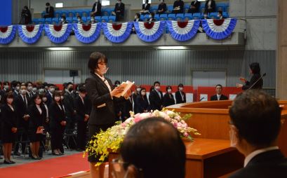 春季入学式を２年ぶりに開催 2部制 保護者別会場で 密 回避 城西国際大学