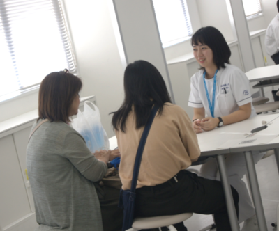 New 7 31 土 対面形式によるオープンキャンパスを実施します 学内をご案内します 福祉総合学部 理学療法学科 城西国際大学