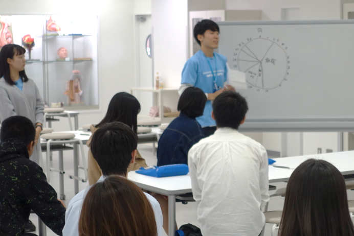 New 7 31 土 対面形式によるオープンキャンパスを実施します 学内をご案内します 福祉総合学部 理学療法学科 城西国際大学