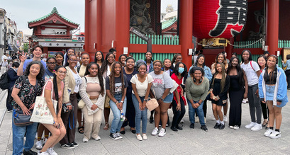 Students in front of Kaminarimon (“Thunder Gate”) at Asakusa, Tokyo