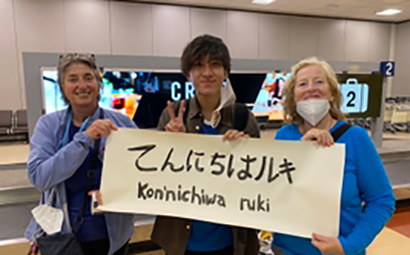 ビクトリア国際空港で温かい歓迎を受けました！