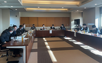 活発に意見を交わす３市１町と本学の出席者
