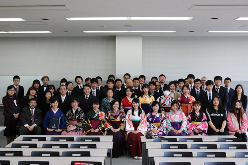 17年度 城西国際大学学位記授与式 卒業式 を挙行しました 環境社会学部 環境社会学科 城西国際大学 17年度 城西国際大学学位記授与式 卒業式 を挙行しました 環境社会学部 環境社会学科 城西国際大学