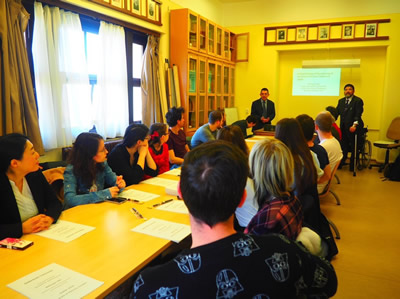 ハンガリー デブレツェン大学で 瀧 章次教授が講義を行いました No 1 環境社会学部 環境社会学科 城西国際大学