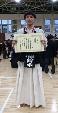 個人戦で第３位に入賞した鈴木隆介選手（経営情報学部２年）