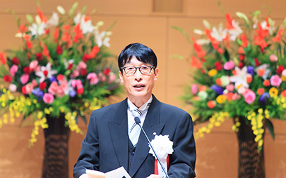 告辞を述べる杉林堅次学長 
