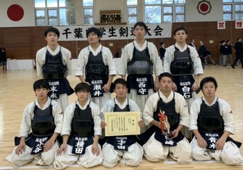 男子団体戦で第３位に入賞した男子剣道部