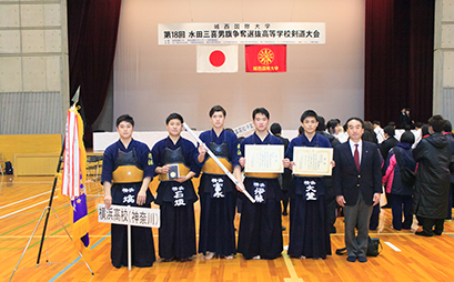 男子優勝の横浜高等学校
