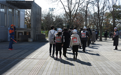 学生消防団による避難誘導