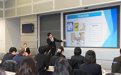 優秀賞を受賞した国際人文学部国際交流学科 市山ゼミ