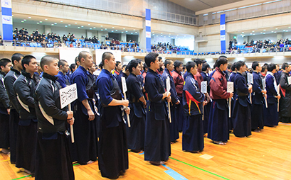 全国から選抜された高校生剣士が集いました（会場：スポーツ文化センター）