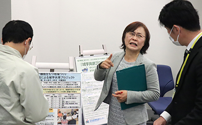 『ケア機能をもつ地域づくり：多世代交流プロジェクト』看護学部井上教授と東金市職員とディスカッション
