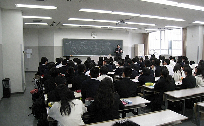 経営情報学部の授業体験（渡辺 修朗 先生）