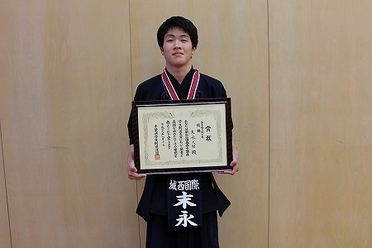 優　勝　末永　久国　　福祉総合学部理学療法学科　1年 （出身校：長崎日大・長崎）