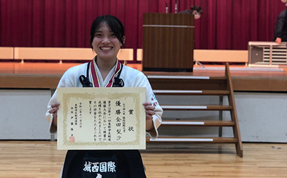 女子個人戦で優勝した金田梨沙選手