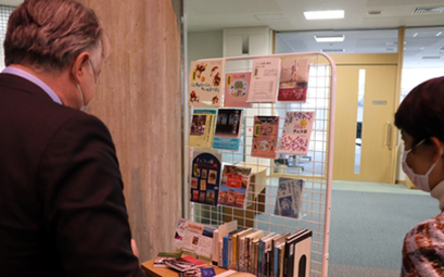 図書館でチェコ関連の蔵書を見学