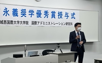 受賞と激励の言葉を伝える方社長