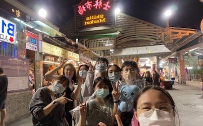 日本語学科の学友たちと士林夜市に遊びに行きました。