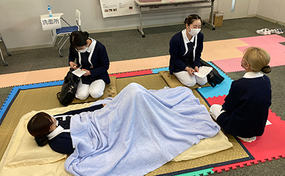 畳に布団で療養される方とご家族への対応を練習