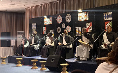 ルワンダ伝統的楽器による演奏