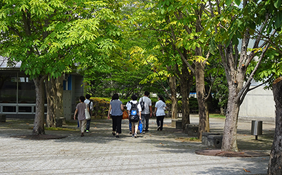 学内見学