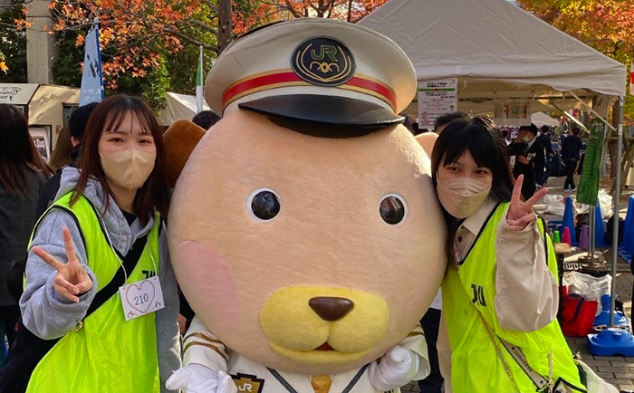 JR東日本千葉支社のゆるキャラ『駅長犬（えきちょうけん）』とも記念撮影