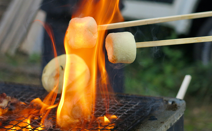 中村化成産業株式会社様が提供くださったマシュマロを「焼きマシュマロ」にしていただきました