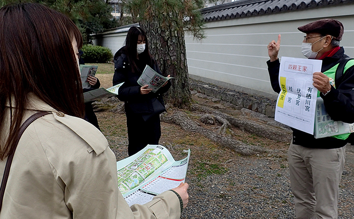 京都御所では市民ボランティアの方々にご案内いただきました