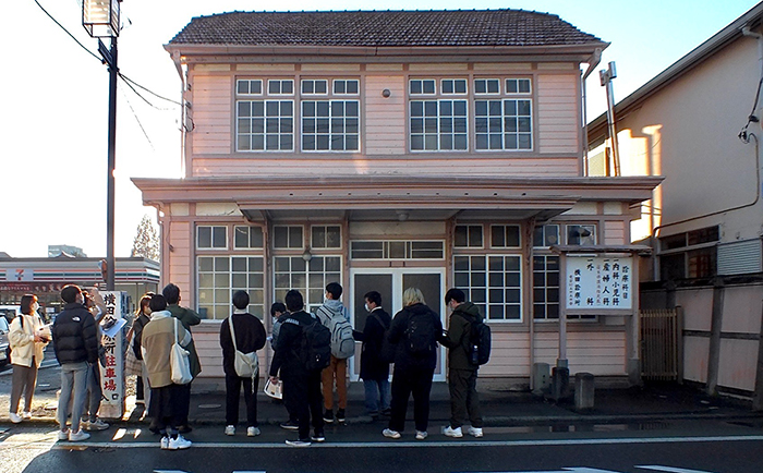 郵便局だった建物を診療所として使い続けている＜横田診療所＞
